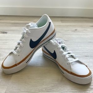 Nike - Women’s Court Legacy - size 7